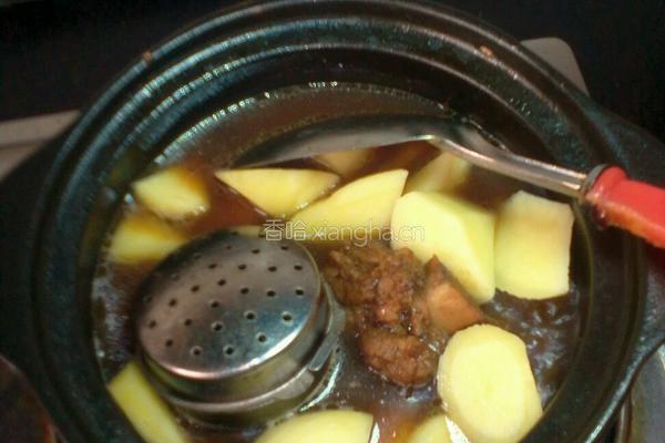 土豆炖排骨的做法图解9
