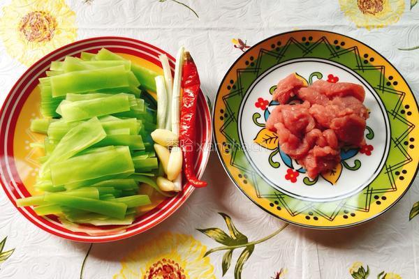 莴笋炒肉的做法图解1