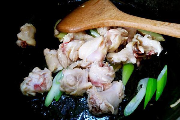 红烧土豆鸡块的做法图解3