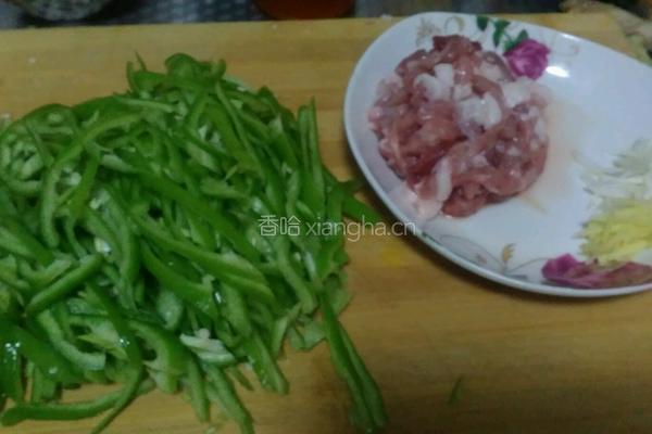 尖椒炒肉的做法图解3