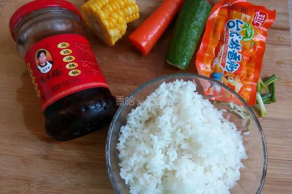 老干妈炒饭的做法图解1