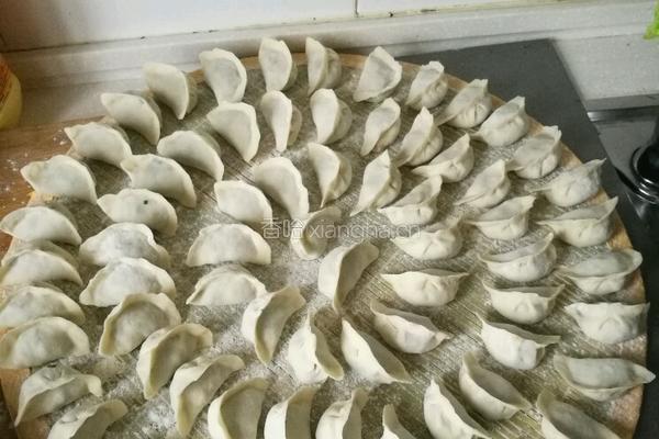 猪肉韭菜鸡蛋水饺的做法图解5
