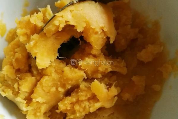 红薯饼的做法图解1