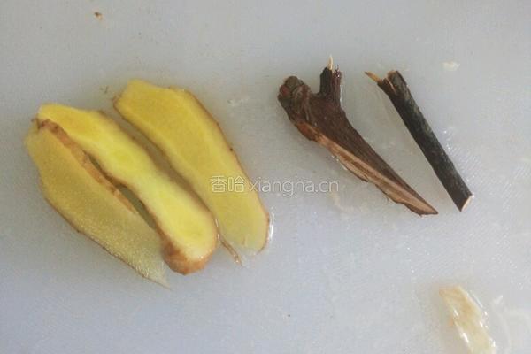 剁椒鸡爪的做法图解2