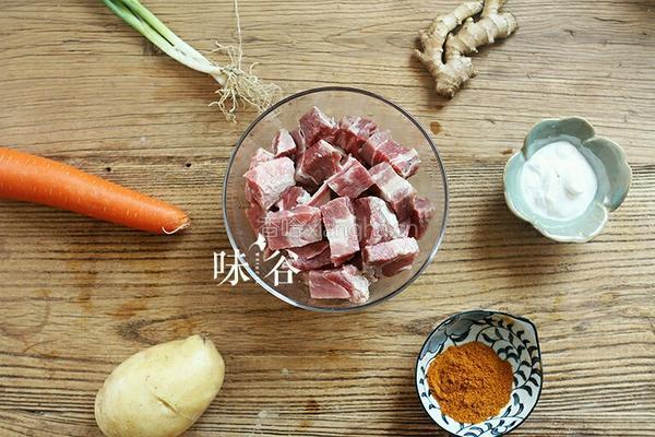 咖喱牛腩的做法图解1
