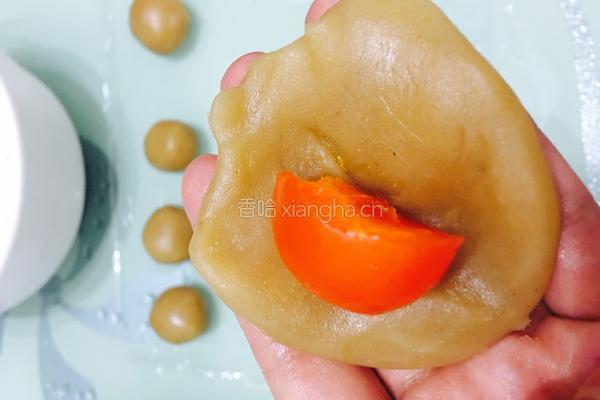 广式白莲蓉蛋黄月饼的做法图解6