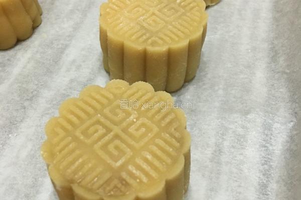 广式白莲蓉蛋黄月饼的做法图解10