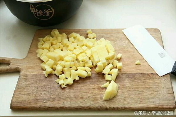 土豆牛肉胡萝卜蒸饭的做法图解1