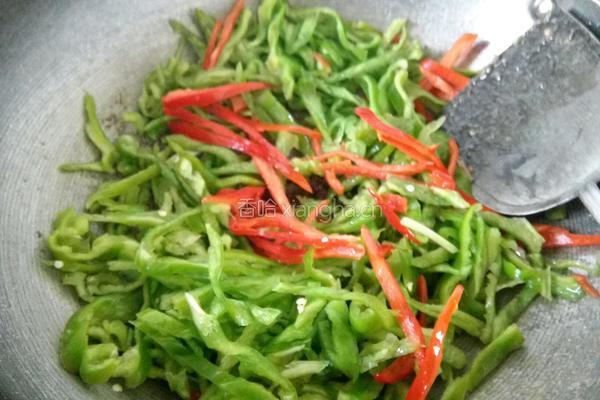 青椒炒肉的做法图解5