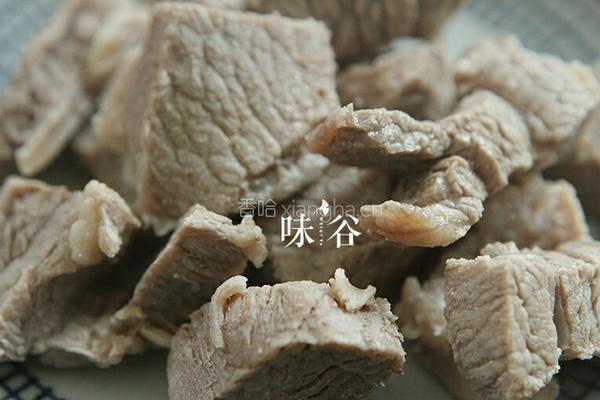 清炖牛肉萝卜汤的做法图解2