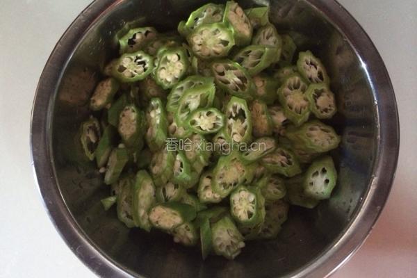 秋葵小炒肉的做法图解2