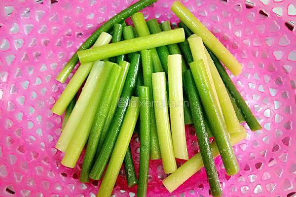 蒜苔炒腊肠的做法图解8