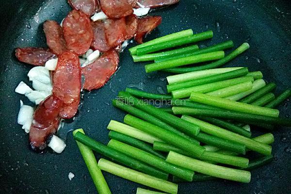 蒜苔炒腊肠的做法图解13