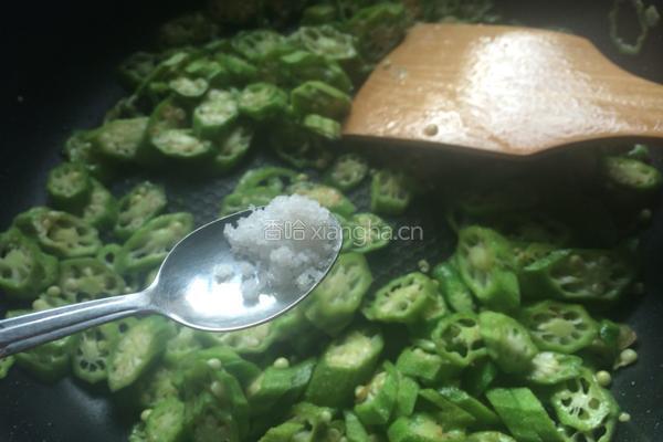 秋葵小炒肉的做法图解5