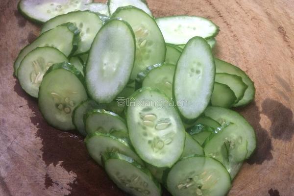 香脆炒黄瓜的做法图解3