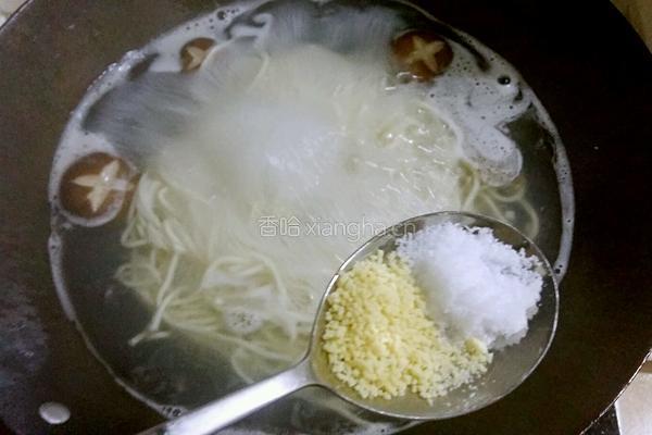 香菇虾仁面的做法图解10