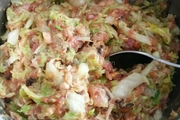 白菜猪肉馅饺子的做法图解3
