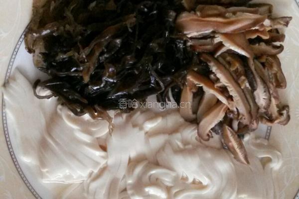 酸辣汤的做法图解1