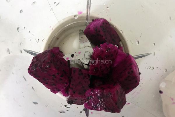酸奶火龙果的做法图解2