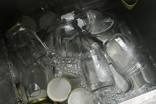自制桃罐头的做法图解1