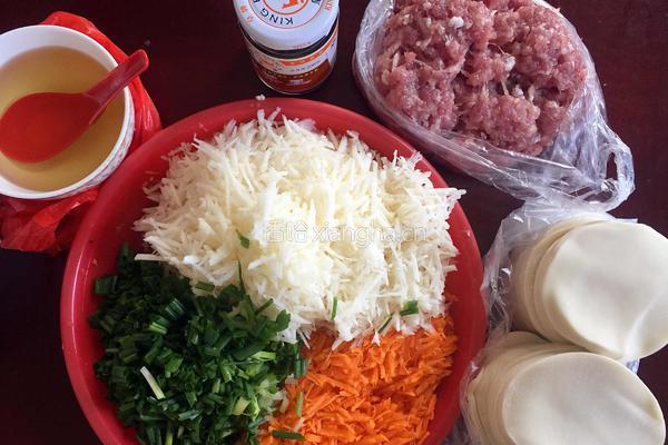 香菇猪肉蒸饺的做法图解1