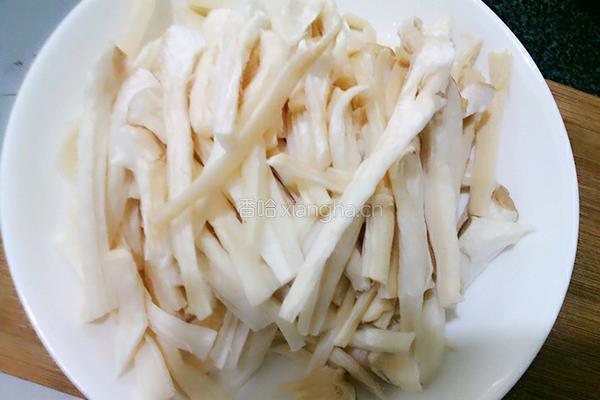 干煸杏鲍菇的做法图解3