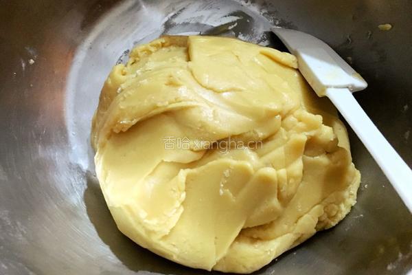 广式豆沙蛋黄月饼的做法图解4