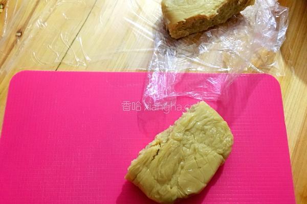 广式豆沙蛋黄月饼的做法图解7