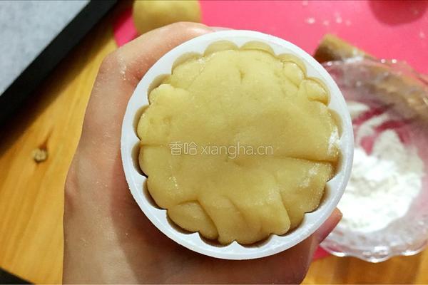 广式豆沙蛋黄月饼的做法图解14