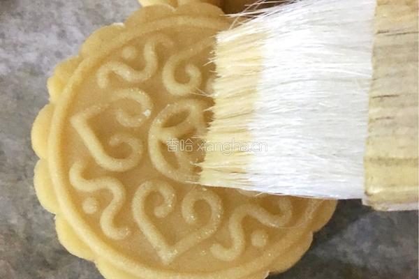 广式豆沙蛋黄月饼的做法图解18