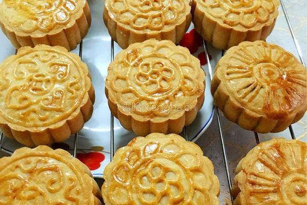 广式豆沙蛋黄月饼的做法图解20