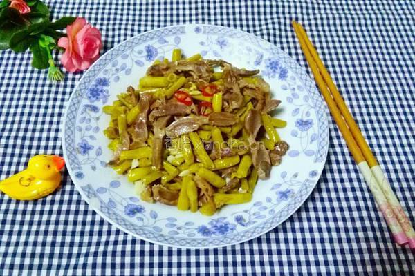 酸豆角炒鸡胗