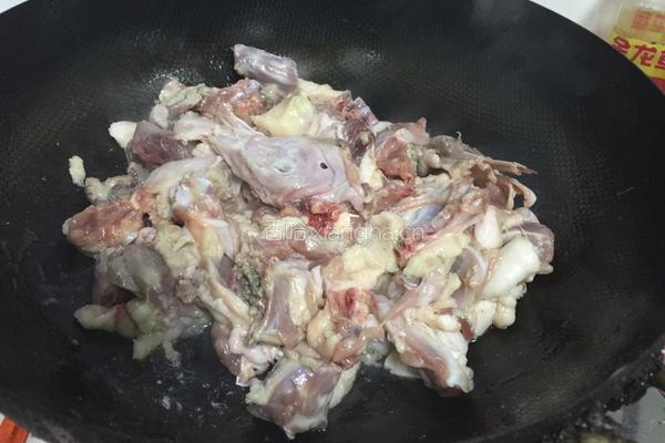 土豆焖鸭的做法图解3
