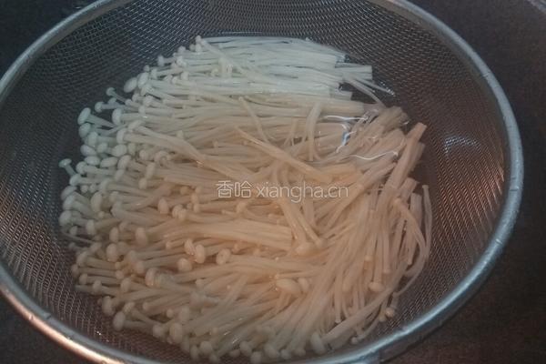油泼金针菇的做法图解2