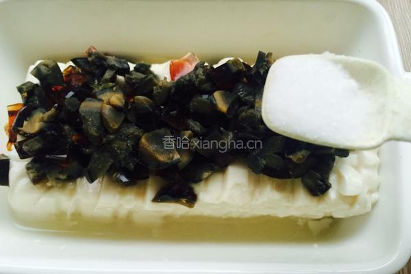 松花蛋拌豆腐的做法图解5