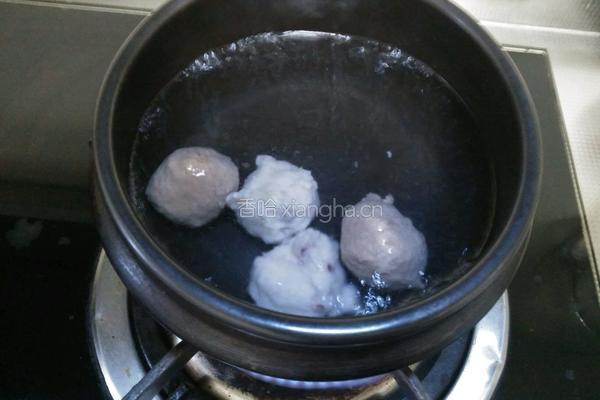 火锅肉丸子煮泡面的做法图解3