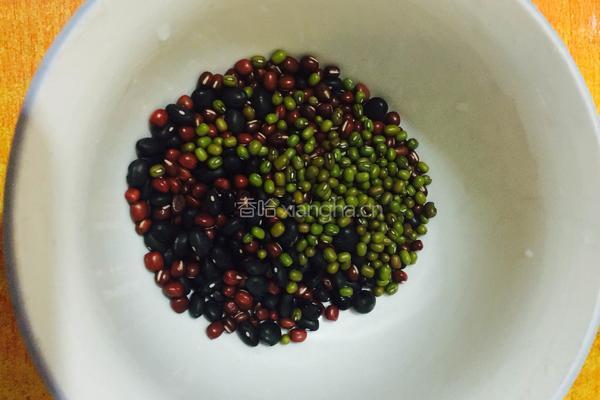 红豆黑豆大米粥的做法图解3