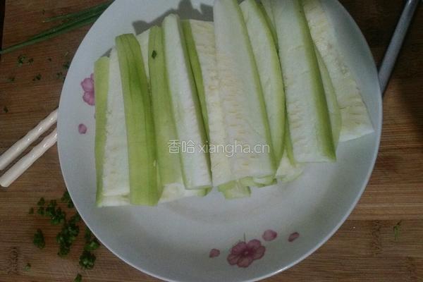 蒜蓉丝瓜的做法图解1