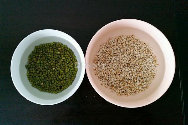 绿豆薏仁汤的做法图解2