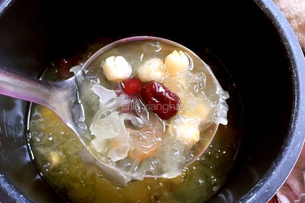 冰糖银耳莲子羹的做法图解6