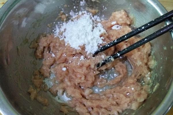 菠菜蘑菇汆丸子汤的做法图解4