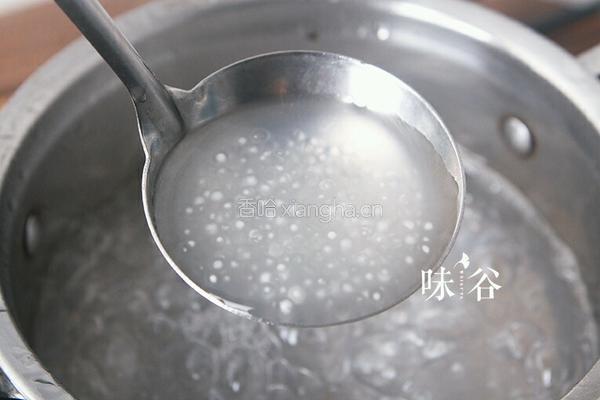 香蕉牛奶西米露的做法图解3