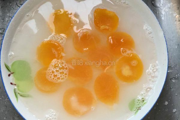咸蛋黄的做法图解3