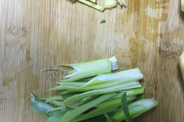 辣椒土豆片的做法图解1