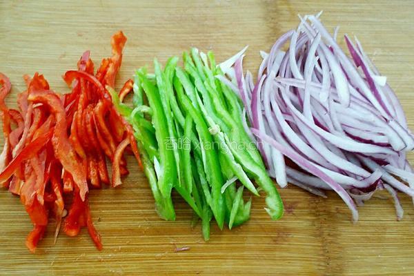 黑椒牛柳炒意粉的做法图解4