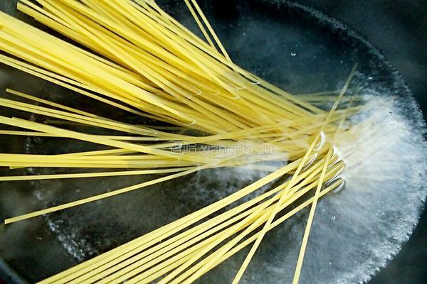 黑椒牛柳炒意粉的做法图解5