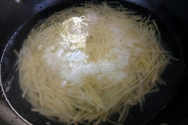 呛拌香菜土豆丝的做法图解3