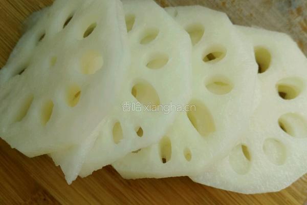 素炒莲藕胡萝卜片的做法图解2