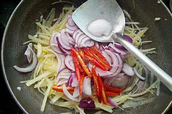 洋葱炒土豆的做法图解7