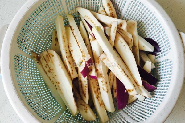 酱爆肉末茄子的做法图解1